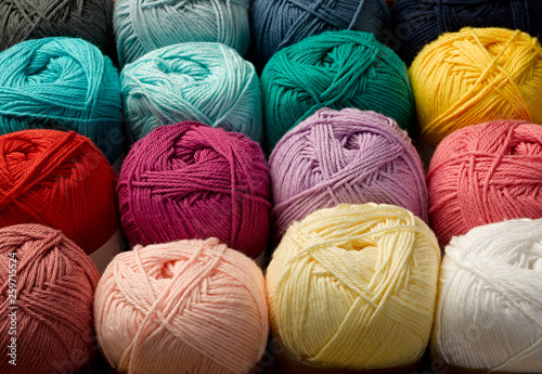 Grupos de lanas de colores