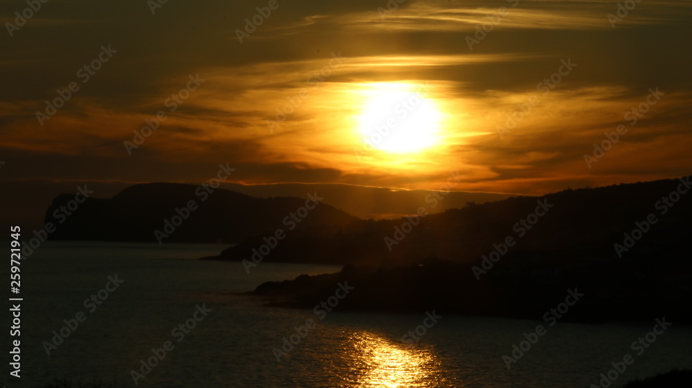 le soleil se couche sur l'ile