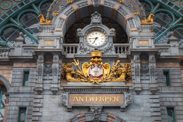 Tableau sur plexiglas Anvers Horloge et enseigne gare centrale Anvers  © A. Emson