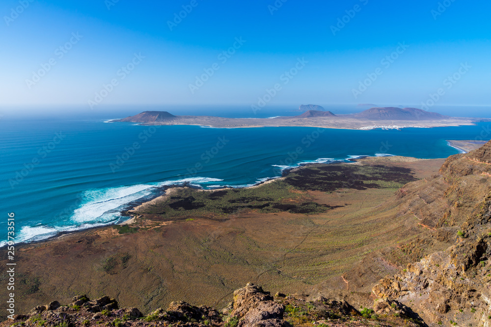 Spain, Lanzarote, View to isle la graciosa from viewpoint mirador de guinate at the famara cliffs