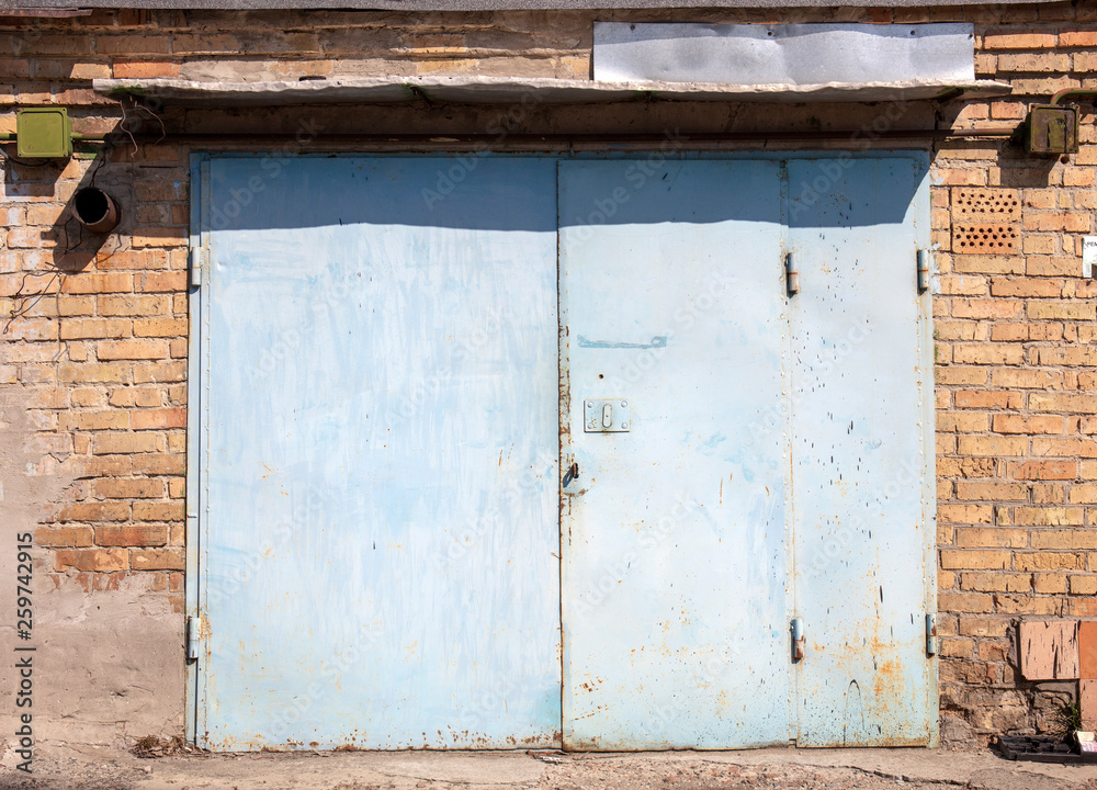 old metal warehouse door, hangar, high resolution photo old metal warehouse door, hangar, high resolution photo
