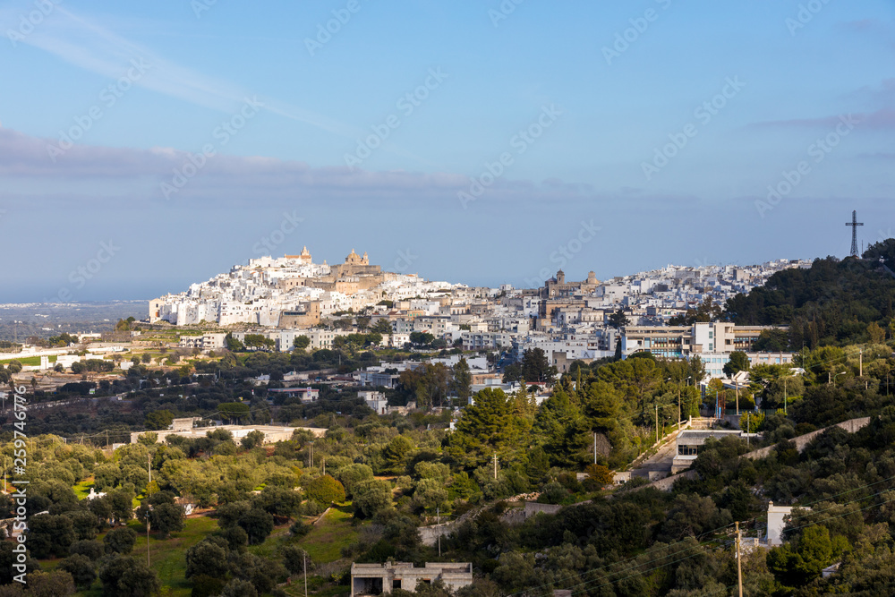 Skyline von Ostuni, Brindisi, Apulien, Italien Skyline von Ostuni, Brindisi, Apulien, Italien