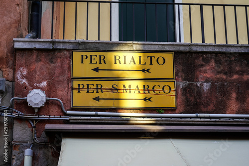 Fototapeta Naklejka Na Ścianę i Meble -  Venice signs and directions on a building wall