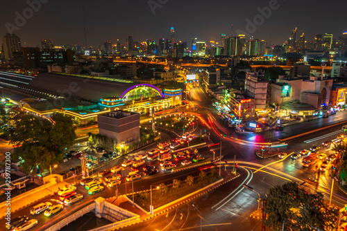 Fototapeta Naklejka Na Ścianę i Meble -  Bangkok Hua Lamphong Railway Station at Twilight. Traffic on the streets. Bird eye view, Bangkok ,Thailand-April 2019: 