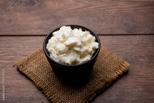 Fotografia Homemade white Butter or Makhan/Makkhan in Hindi, served in a bowl