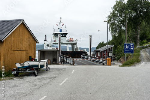 Autofähre zur Insel Smøla