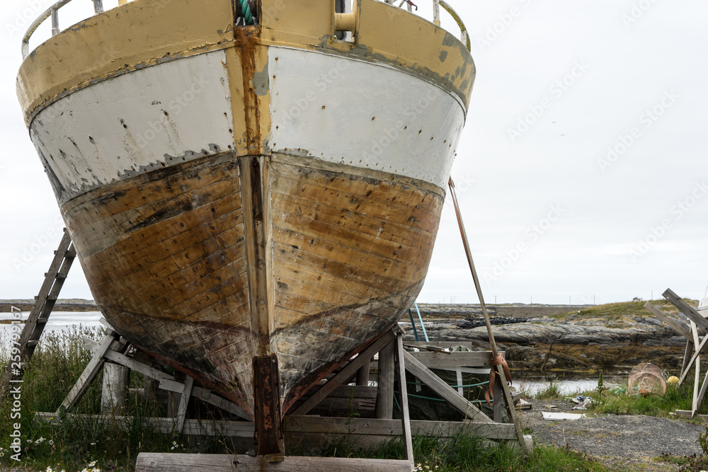 Fischerboot auf der Werft in veiholmen, Norwegen Fischerboot auf der Werft in veiholmen, Norwegen