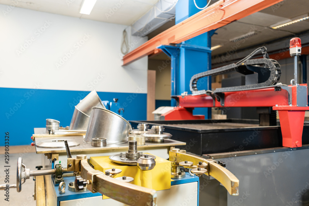 production rolling tool, electric machine. the production of ventilation and gutters. Tool and bending equipment for sheet metal. manufacture or a demonstration stand in the store production rolling tool, electric machine. the production of ventilation and gutters. Tool and bending equipment for sheet metal. manufacture or a demonstration stand in the store