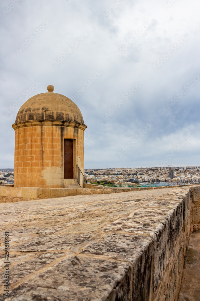 Obraz premium Hastings Gardens watch tower over the city of Valletta, Malta