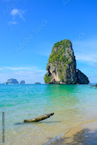 Tham Phang Island, Krabi Province, Southern Thailand Is a Beautiful place.