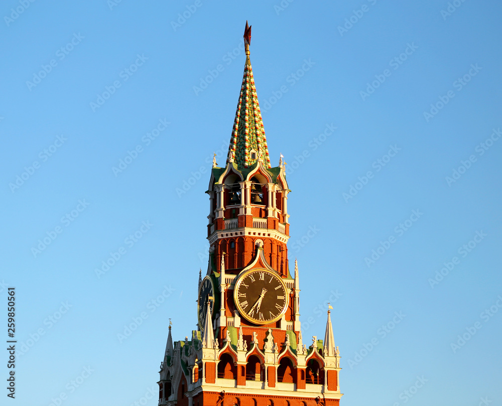 Photo beautiful ancient tower of the Kremlin with a star