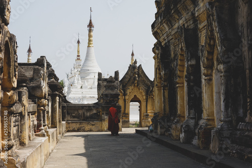 Maha Aungmye Bonzan Monastery © ndk100