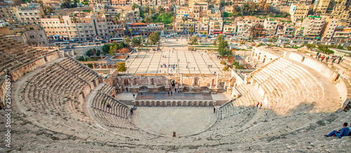 Cuadro en lienzo View on South Roman Theatre in the center of Amman, Jordan - Image, selective fo