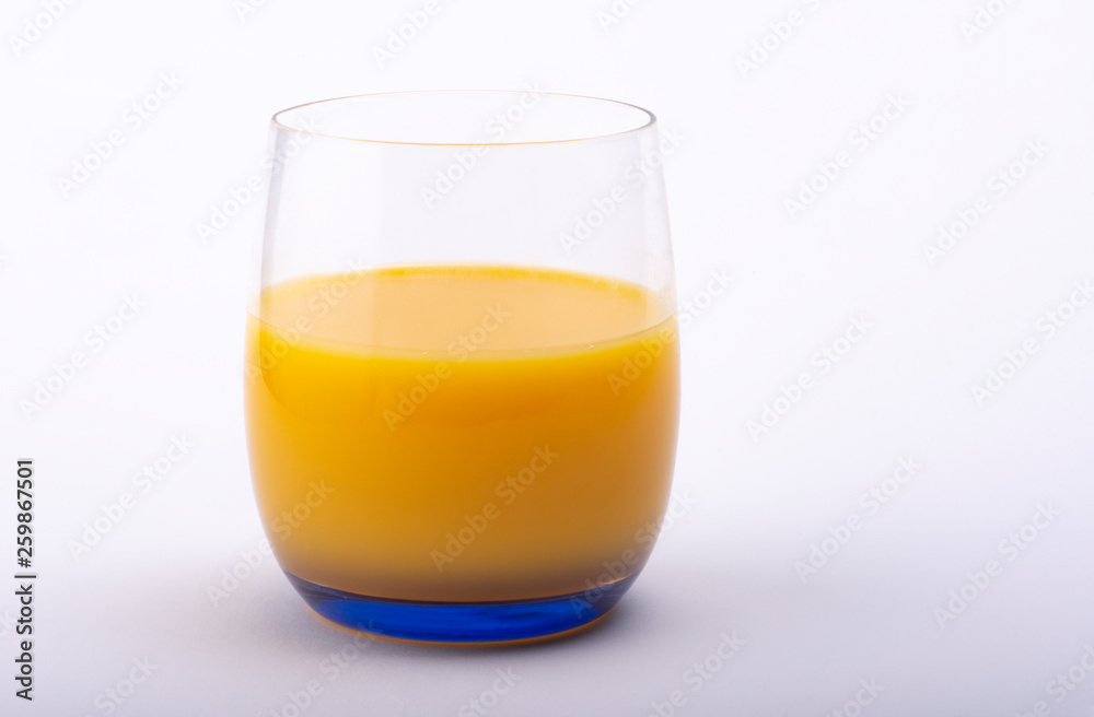 un verre de jus d’orange un verre de jus d’orange