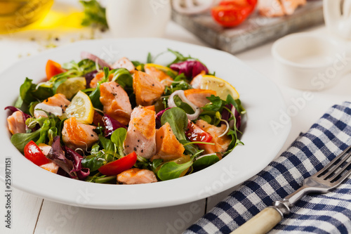 Fototapeta Naklejka Na Ścianę i Meble -  Delicious salad with pieces of grilled salmon.