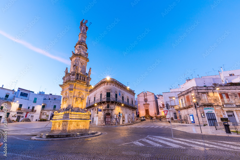 Obraz premium Stadtzentrum von Ostuni, Apulien, Italien
