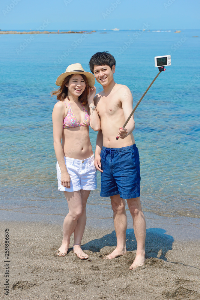 海で自撮りするカップル Stock 写真 Adobe Stock
