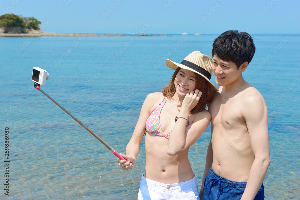 海で自撮りするカップル Stock 写真 Adobe Stock