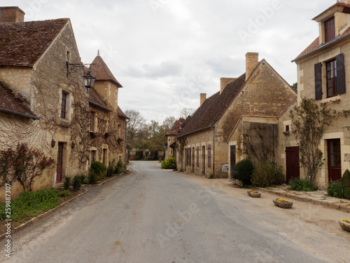 Village d'Apremont-sur-Allier dans le Cher au bord de l'Allier