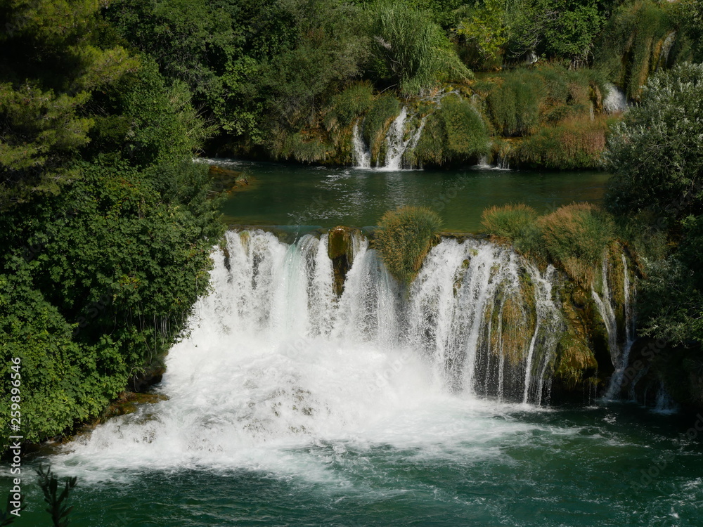 Fototapeta premium Kroation, wodospady Krka z kaskadami wodnymi