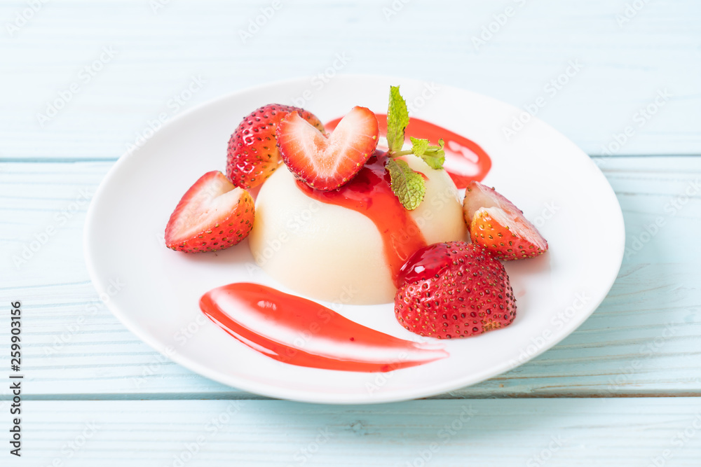 yogurt pudding with fresh strawberries yogurt pudding with fresh strawberries