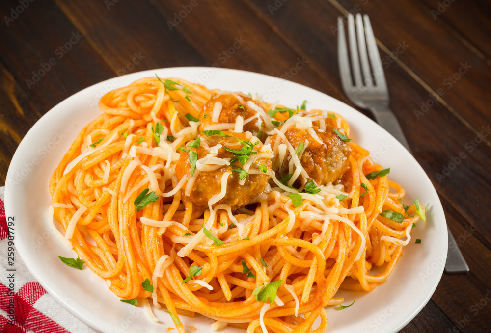 Spaghetti con albóndigas