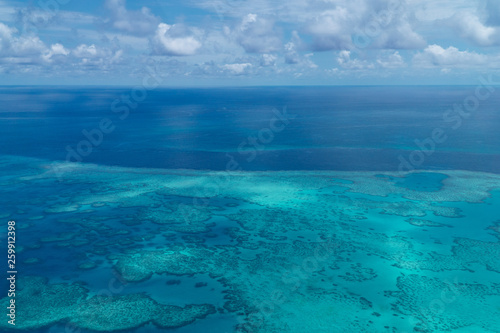 Rundflug über das Great Barrier Reef mit tollen Eindrücken des Riffs aus der Luft