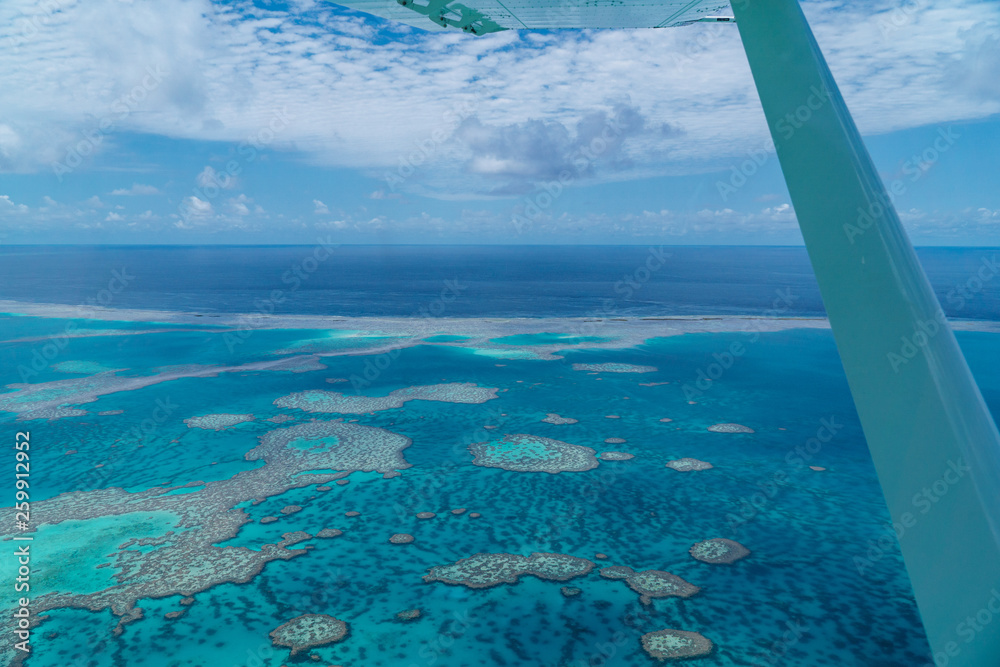 Rundflug über das Great Barrier Reef mit tollen Eindrücken des Riffs aus der Luft
