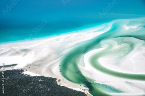 Whitsunday Islands und Whitehaven Beach aus der Luft fotografiert