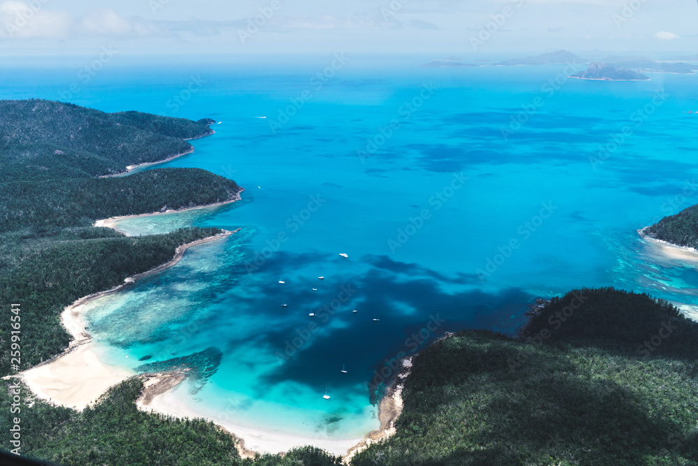 Die Inseln der Whitsunday Islands aus dem Flugzeug