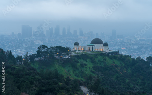 Konstfotografi Morning Fog view of Los Angeles, California, USA downtown view from Griffith par