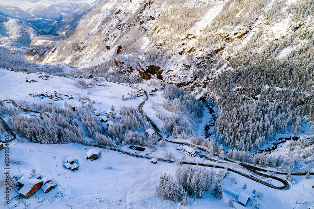 Valmalenco (IT) - Vista aerea invernale della valle da San Giuseppe