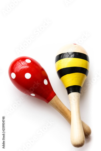 Obraz na płótnie Maracas music instrument on white background. w salonie
