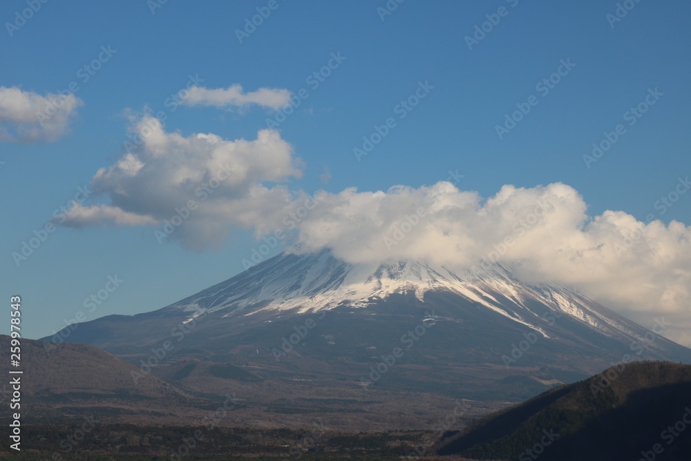雲被る富士山 雲被る富士山