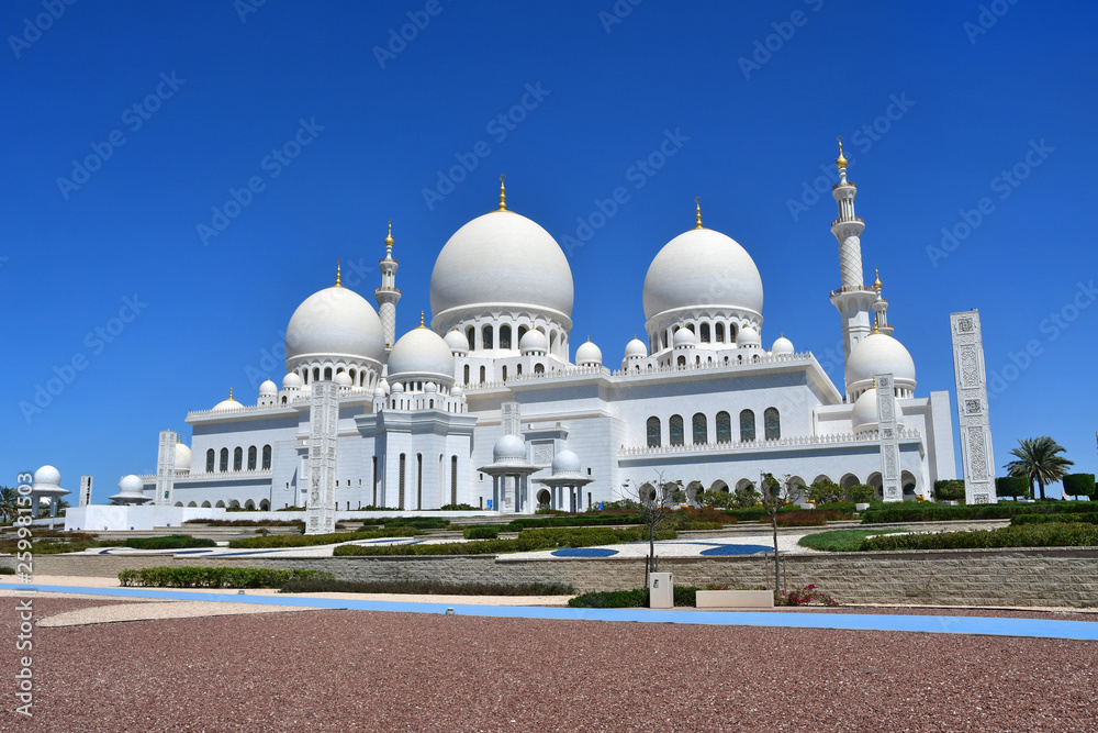 Fototapeta premium Grand Sheikh Zayed Grand Mosque, Abu Dhabi, United Arab Emirates