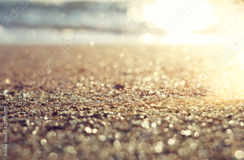 Fotografía background image of sandy beach and ocean waves with bright bokeh lights