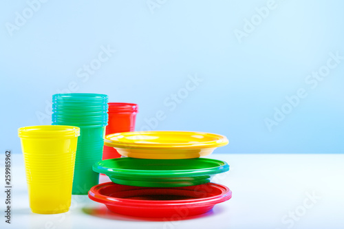 A set of plastic dishes for a picnic with copy space.