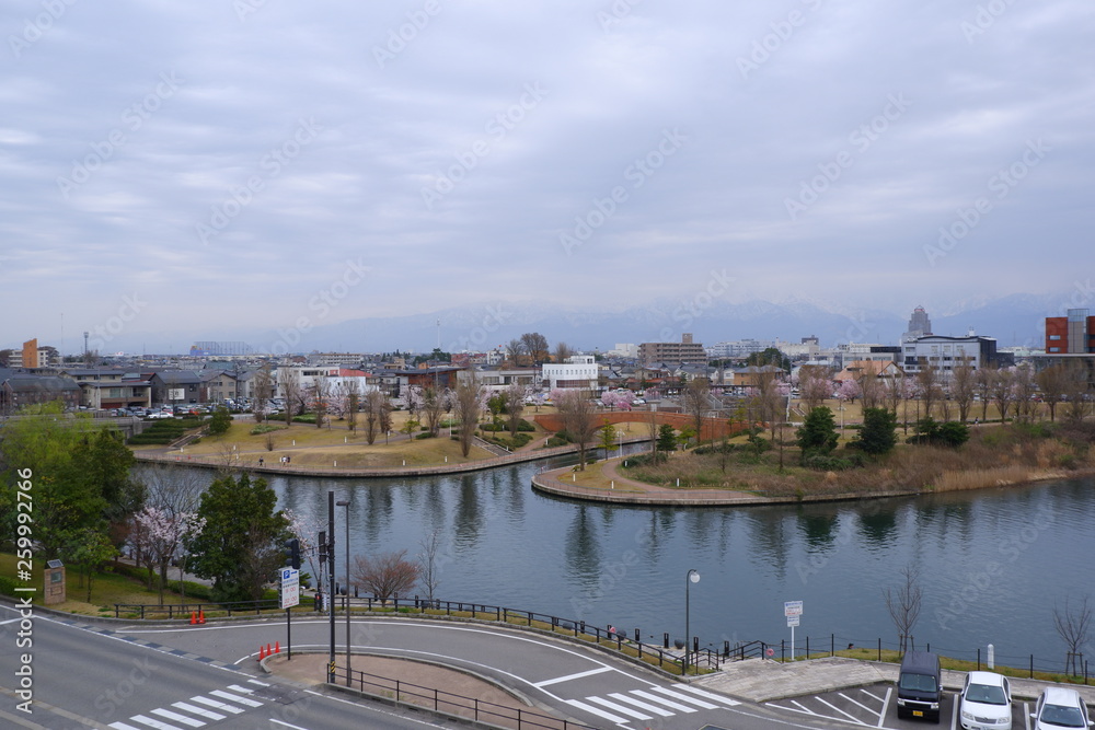 運河と公園