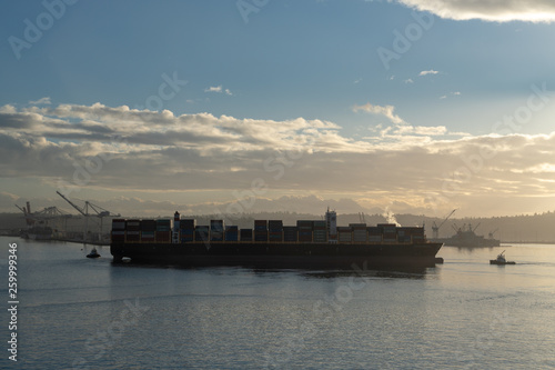 Trans atlantic leaving Seattle port © Aldo