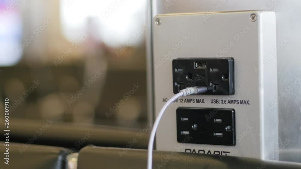 Pluggin and unplugging usb cord Pluggin and unplugging usb cord