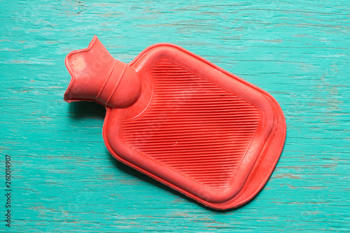 Foto Red hot water bottle on the table