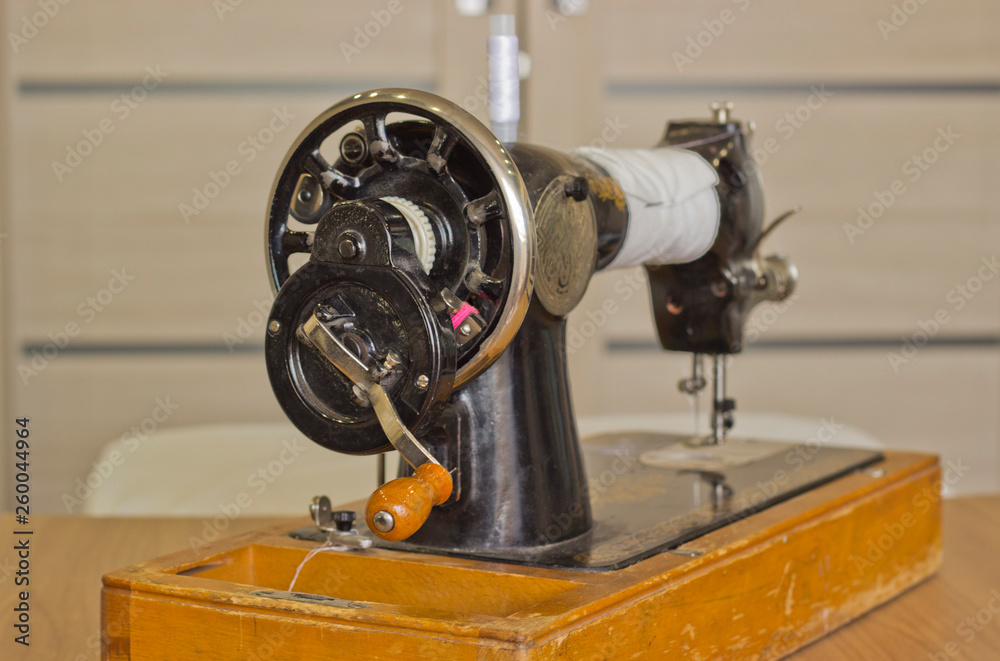 Fototapeta premium old sewing machine