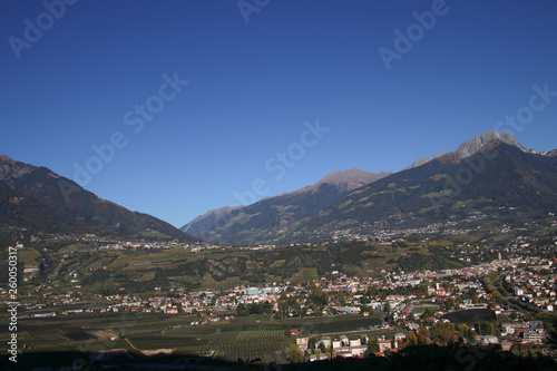 Meran, Dorf Tirol mit Hirzer und Ifinger