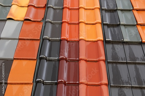 Neue Dachziegel in verschiedenen Farben