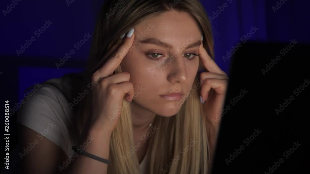 girl in front of the computer