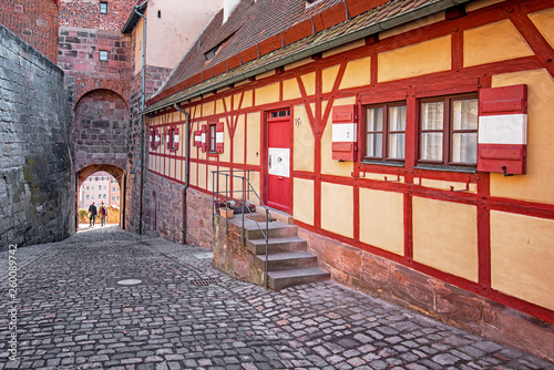 Traditional sidewalk restaurant tables with tablecloths in Nuremberg Old Town © Horváth Botond