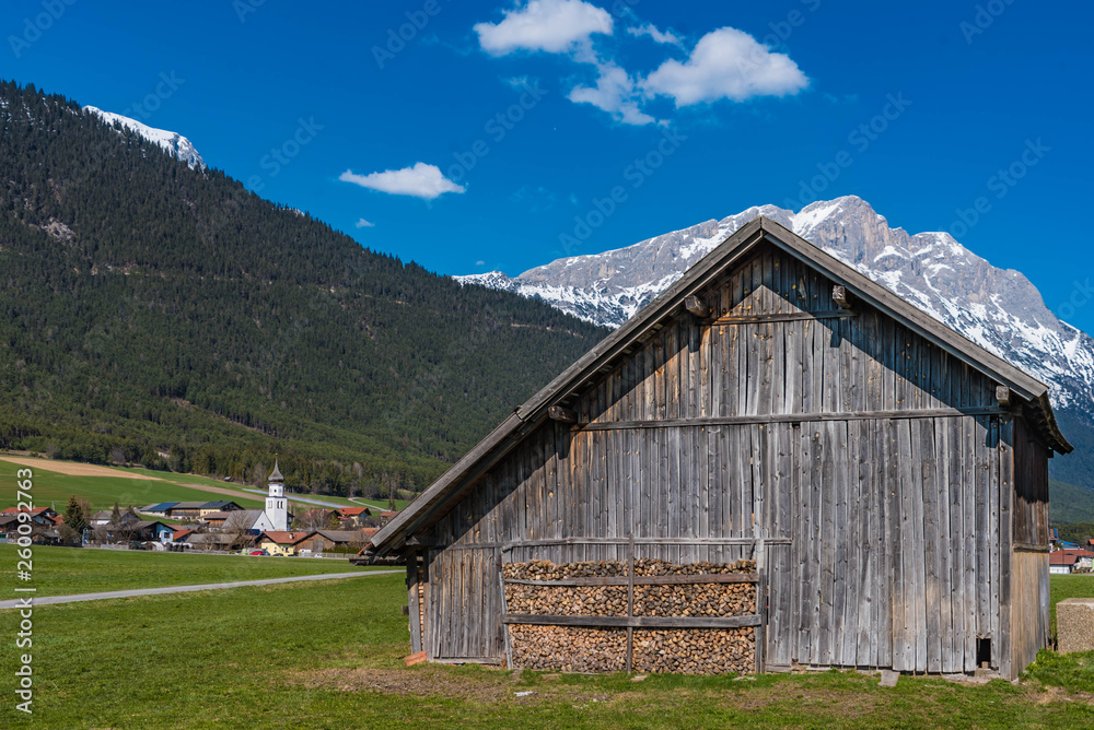 Scheune am Mieminger Plateau, Tirol Scheune am Mieminger Plateau, Tirol