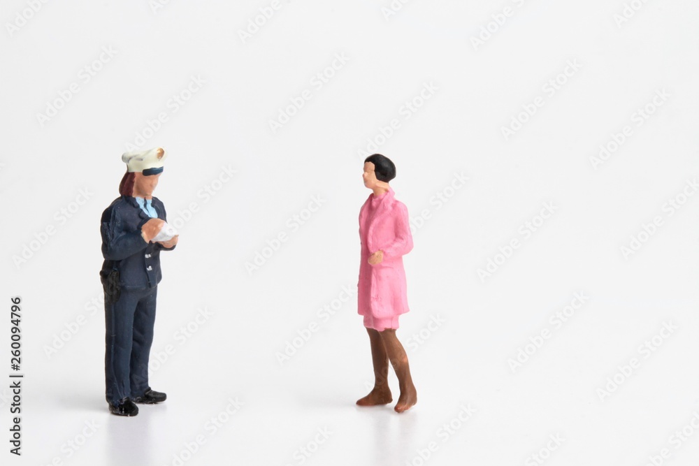Naklejka premium miniature of a policewoman writing a ticket for a violation