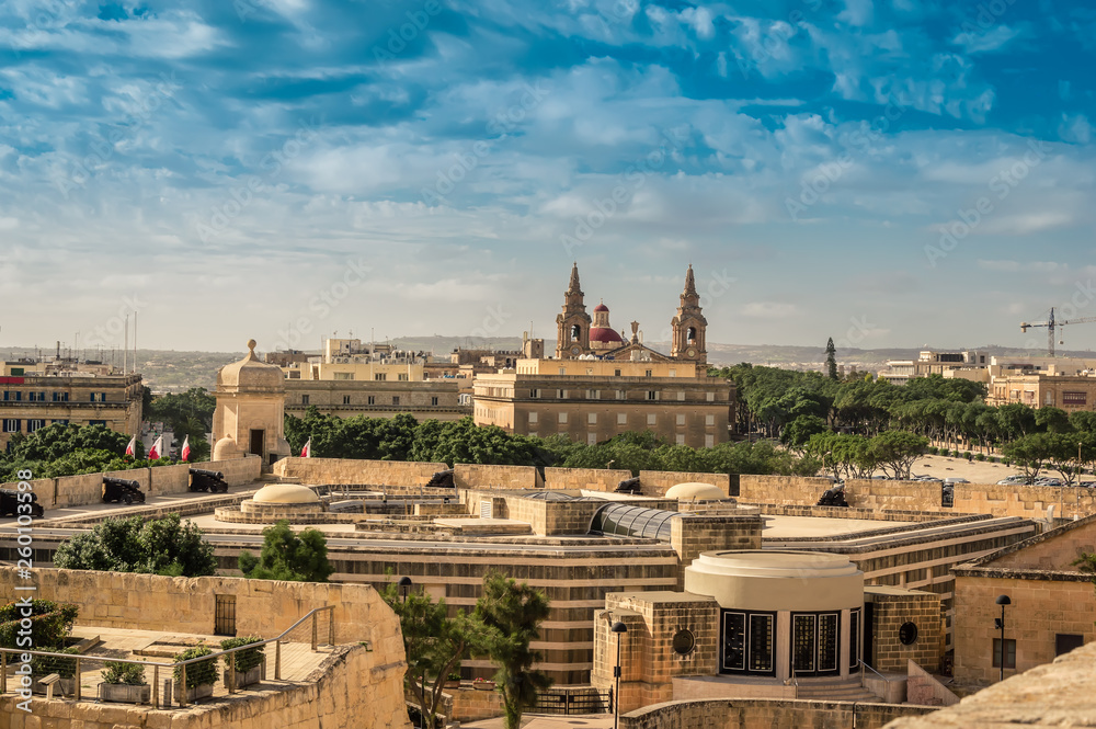 Obraz premium Valletta, Malta: View over medieval city fortification