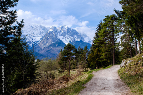 Obraz na płótnie Kramerplateauweg mit Zugspitzblick